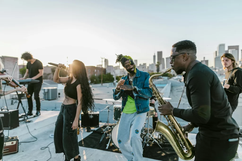 band setting in the rooftop