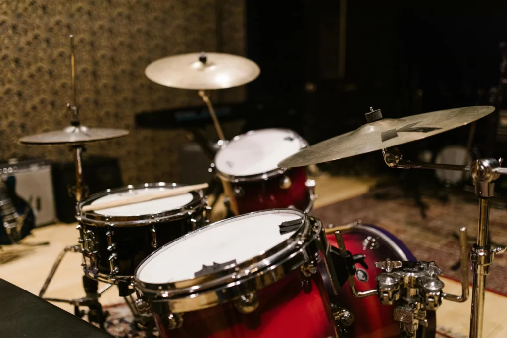 a snare drums with drumstick
